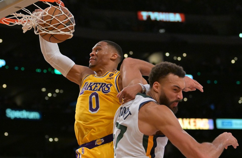 莱万多夫斯基新星关键助攻表现惊艳,湖人未来可期!(莱万多夫斯基十佳球)九游游戏官方网站